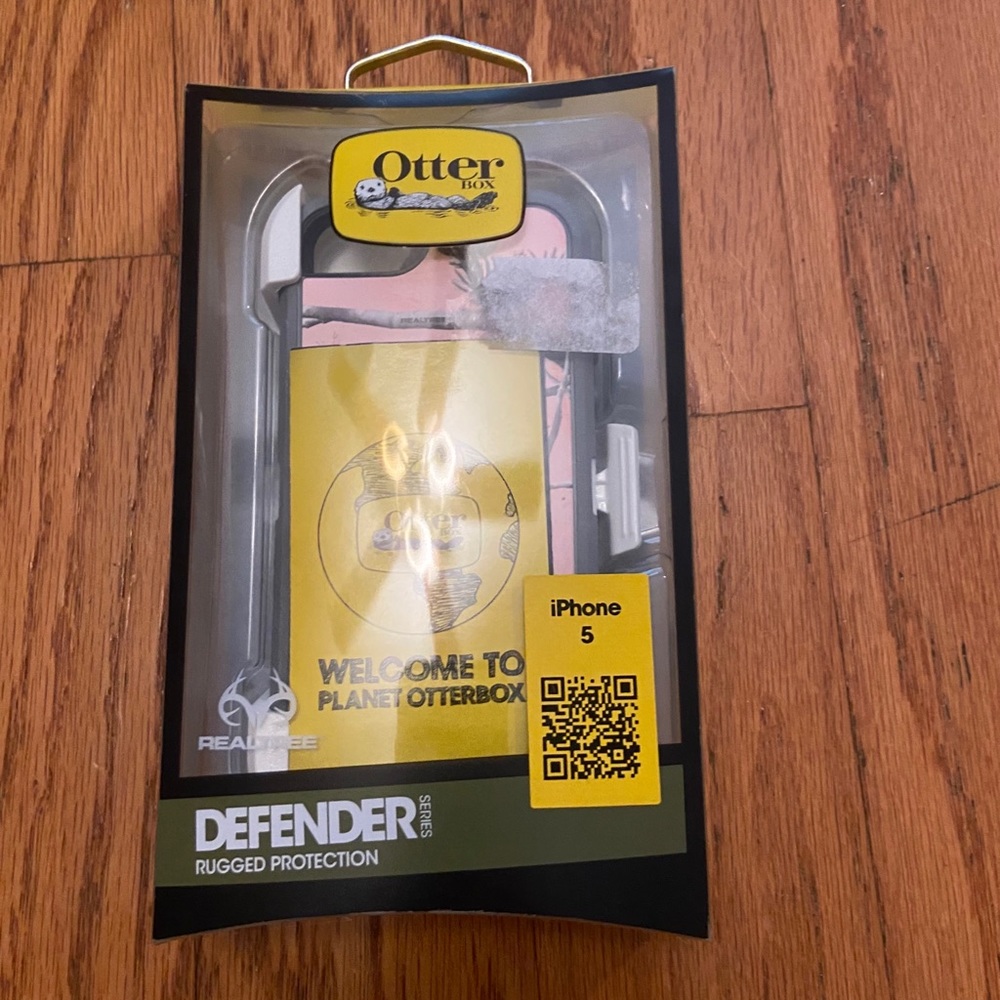 NWT OtterBox Pink Camouflage iPhone 5 Defender